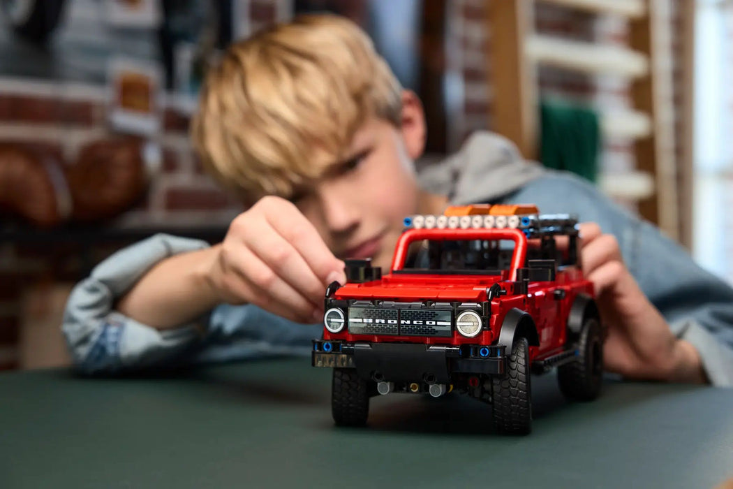 Construction set Lego 42213 Ford Bronco SUV 943 Pieces