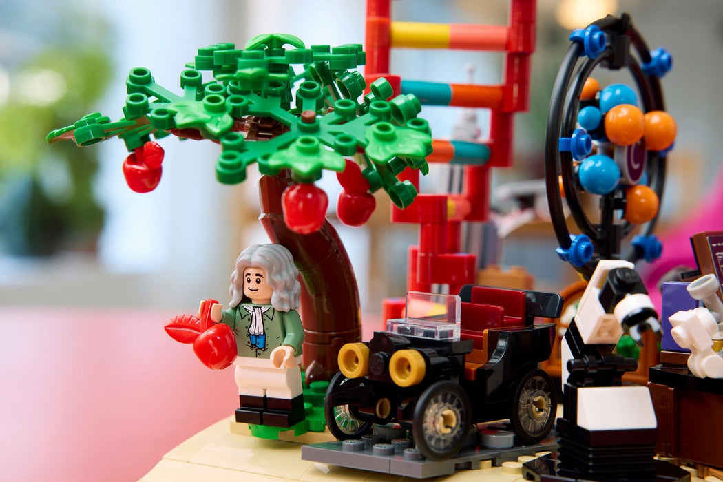 LEGO IDEAS 21355 The Evolution of STEM