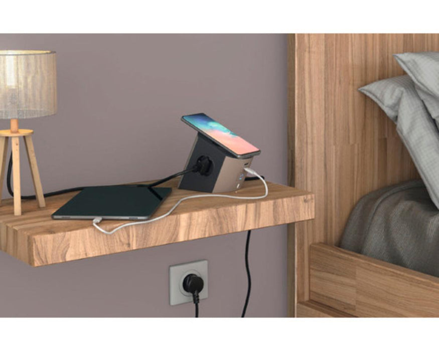 CORNER 2X2P+E USB STRIP LEGRAND