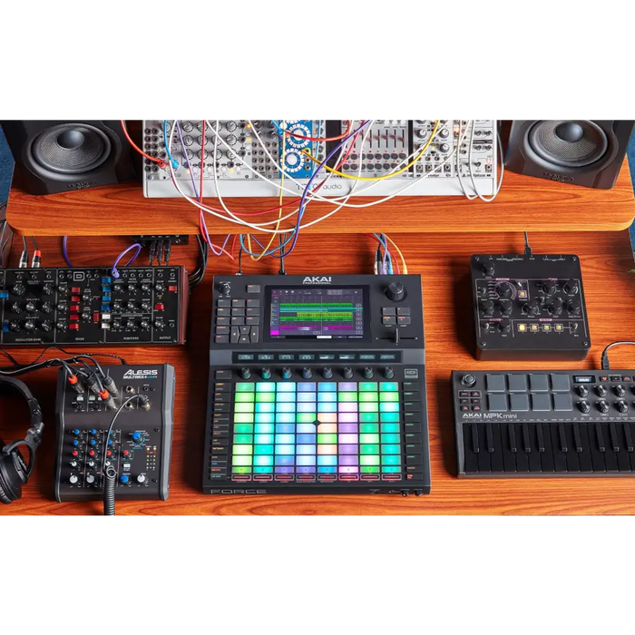 Mixing Console Akai FORCE - MIDIIKL-MID<<<TastaturenIKL<<<ActionPL&&&Електроника Звук<<<Компютри|