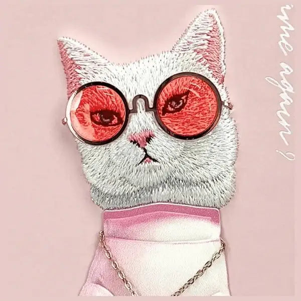 Nimmy Glasses Cool Cat iPhone 15 Case - Pink - Headphones and speakers<<<HurtelXML