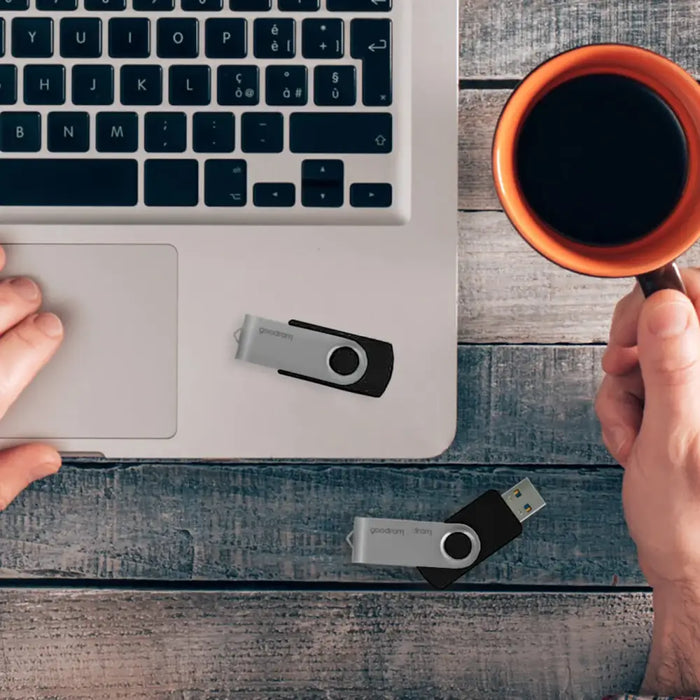 Pendrive 16 GB USB 3.2 Gen 1 UTS3 Goodram - black - Paragony<<<HurtelXML&&&USB флаш устройства<<<Компютър Мрежи и