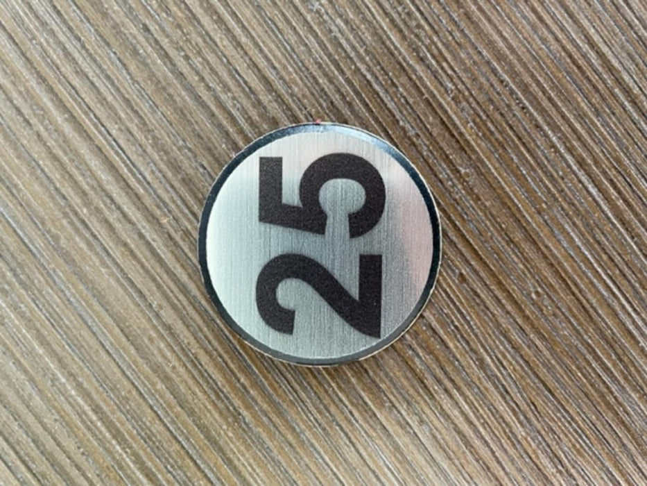 NUMBER 25 SELF-ADHESIVE SILVER CIRCLE 4CM