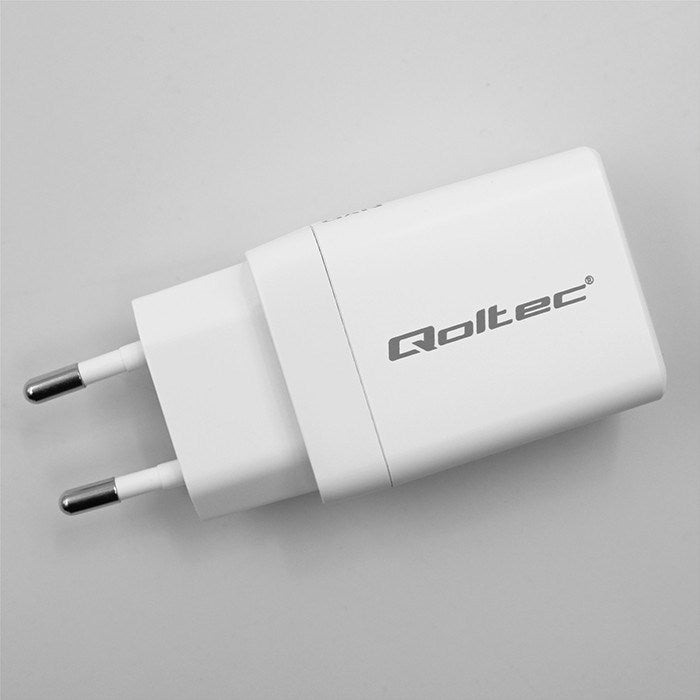 Qoltec 51825 GaN 45W charger| 5-20V | 1.5-3A | 1 x USB-C PD | 1x USB QC 3.0 | White