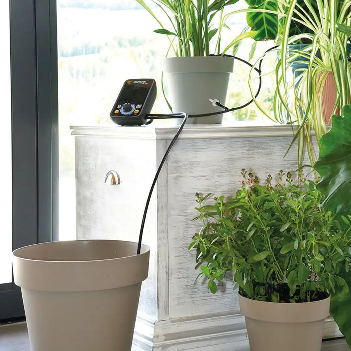 SOLAR IRRIGATION KIT HOZELOCK SOLAR SELECT 100-101-033 - Капково и подземно напояване<<<Напояване<<<Градина<<<Praktiker