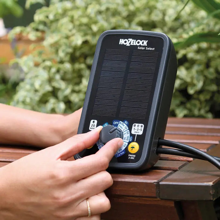 SOLAR IRRIGATION KIT HOZELOCK SOLAR SELECT 100-101-033 - Капково и подземно напояване<<<Напояване<<<Градина<<<Praktiker