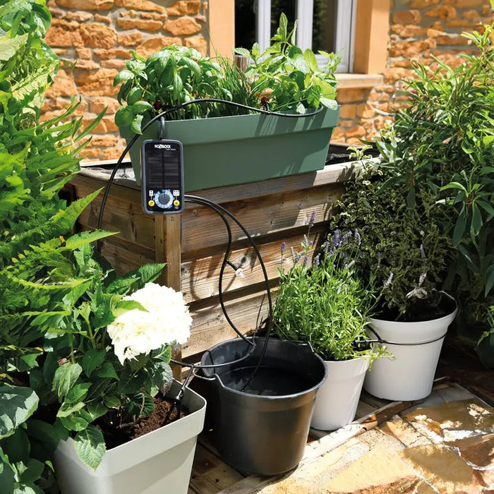 SOLAR IRRIGATION KIT HOZELOCK SOLAR SELECT 100-101-033 - Капково и подземно напояване<<<Напояване<<<Градина<<<Praktiker