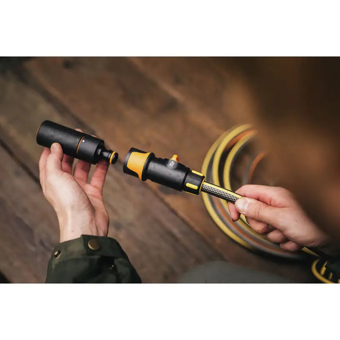 SPRAYER FISKARS 1027088 - Разпръсквачи и пистолети<<<Напояване<<<Градина<<<Praktiker&&&Разпръсквачи и