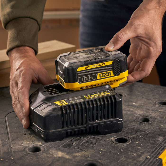 BATTERY AND CHARGER 18 V 4 AH STANLEY SFMCB14M1-QW