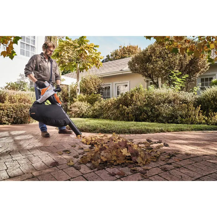 STIHL SHA 56 36 V BATTERY BLOWER NUMBER OF BATTERIES 1 4.00 Ah MAXIMUM BLOWING SPEED 220 km/h