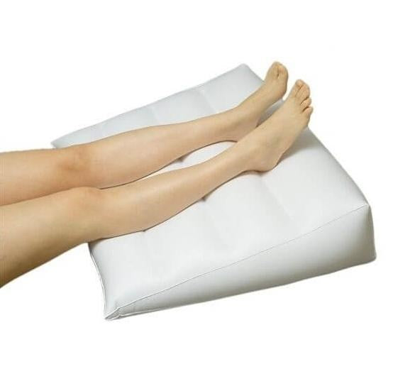 Inflatable orthopaedic leg and back cushion