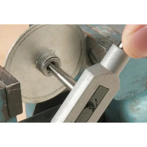 TAP HSS 4 MM KWB - Метчици и плашки<<<Ръчни инструменти<<<Инструменти и железария<<<Praktiker&&&Плашки и