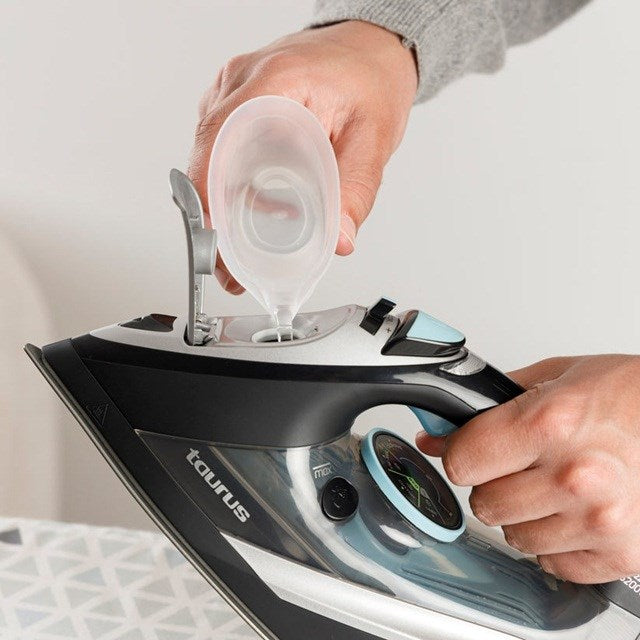 Taurus Geyser Eco Iron 3200 W Black