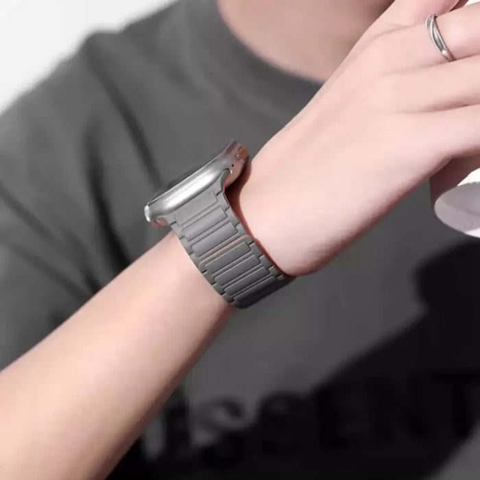 Tech-Protect IconBand Magnetic Strap for Apple Watch 4 / 5 / 6 / 7 / 8 / 9 / SE / Ultra 1 / 2 (42/44/45/49 mm)