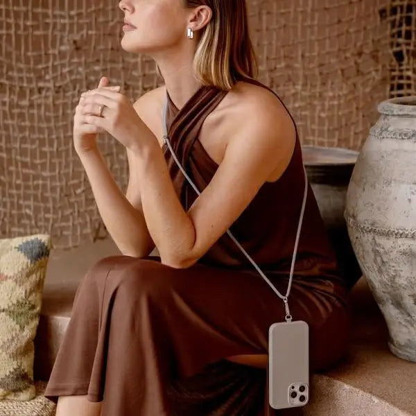 Uniq Coehl Creme iPhone 16 Pro 6.3’’ Magnetic Charging case gray/taupe gray - Cell phone cases and covers<<<HurtelXML