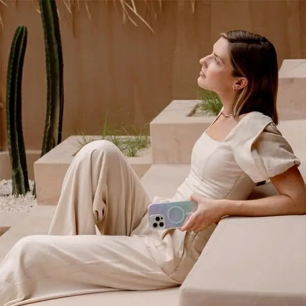 Uniq Coehl Linear Magnetic Charging Case for iPhone 16 Pro Max - Iridescent - Cell phone cases and covers<<<HurtelXML