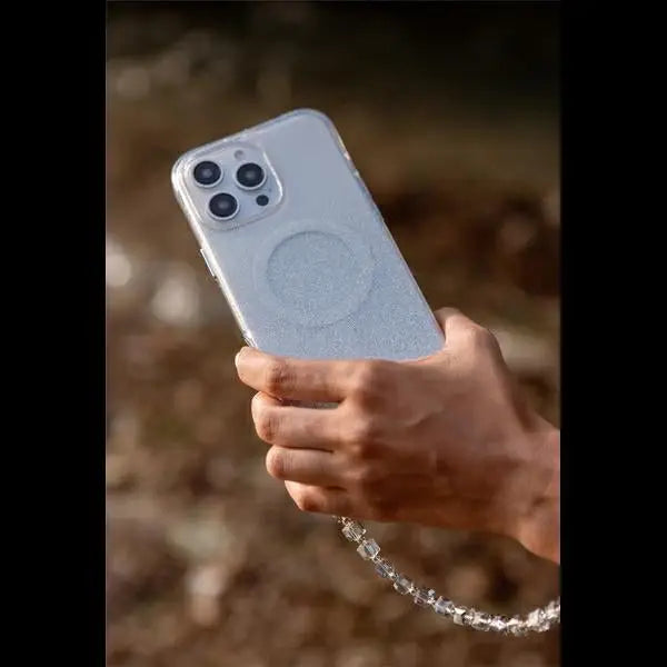 Uniq Coehl Lumino Magnetic Charging case for iPhone 16 - silver - Cell phone cases and covers<<<HurtelXML