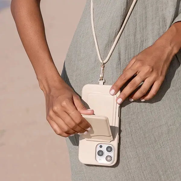 Uniq Coehl Muse Magnetic Charging Case for iPhone 16 Pro - Pink - Cell phone cases and covers<<<HurtelXML