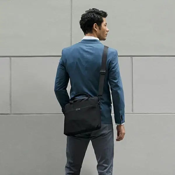 Uniq Stockholm bag for a 16’’ laptop - black - Laptop bags<<<HurtelXML