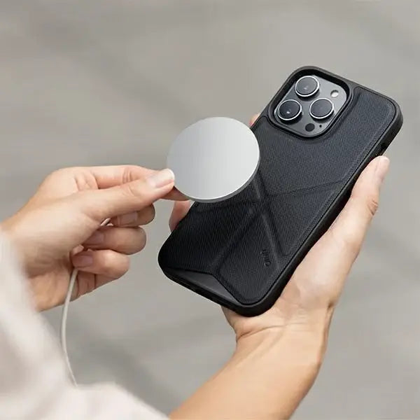 Uniq Transforma Magclick Charging case for iPhone 14 Pro Max - black - Cell phone cases and covers<<<HurtelXML