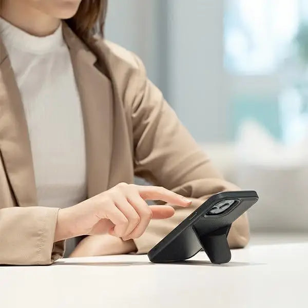 Uniq Transforma MagSafe case for iPhone 13 - black - Cell phone cases and covers<<<HurtelXML