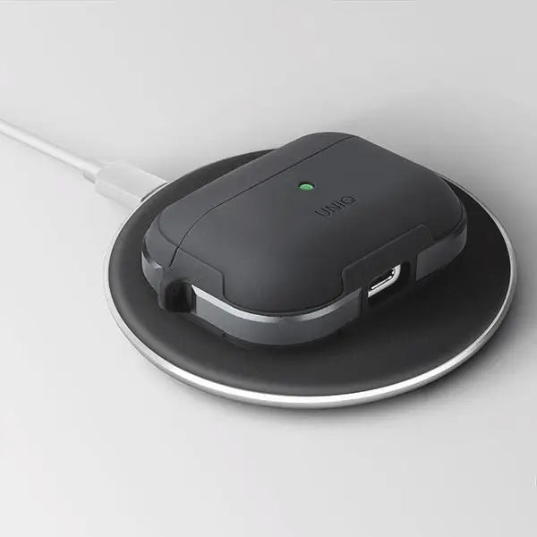 Uniq Valencia AirPods Pro Case Black/Midnight Black Antimicrobial - Cell phone cases and covers<<<HurtelXML