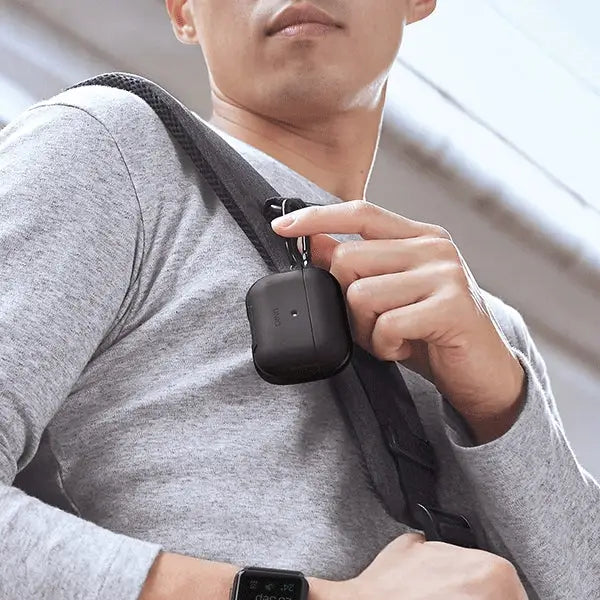 Uniq Valencia AirPods Pro Case Black/Midnight Black Antimicrobial - Cell phone cases and covers<<<HurtelXML