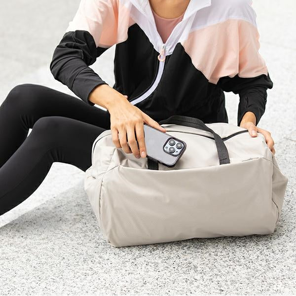 Uniq Air Fender case for iPhone 14 Plus - gray