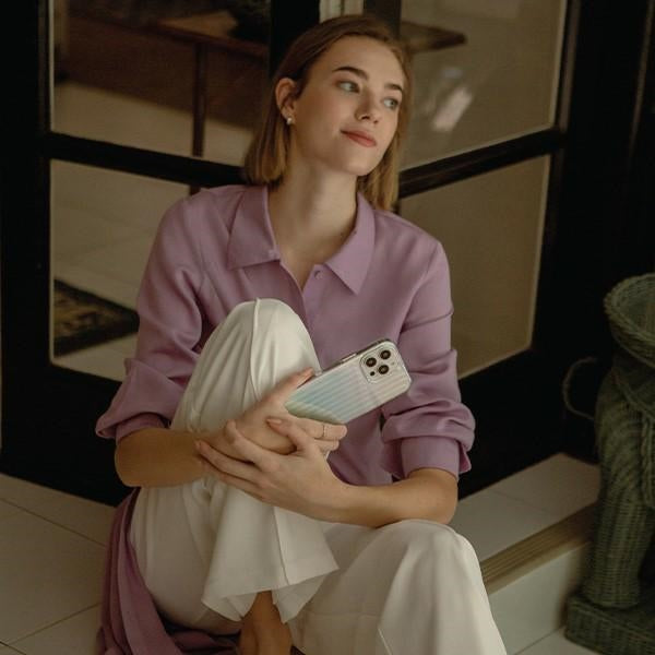 Uniq Coehl Linear case for iPhone 14 Pro Max - iridescent