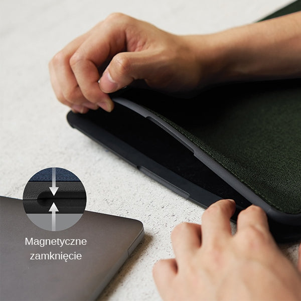 Uniq Dfender cover for a 16" laptop - gray