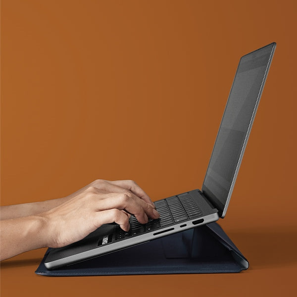 Uniq Oslo case for a 14" laptop - navy blue