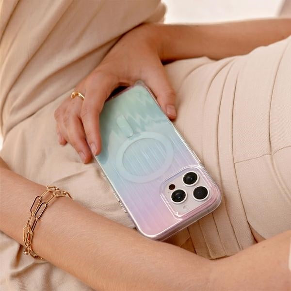 Uniq Coehl Linear Magnetic Charging Case for iPhone 16 Pro - Iridescent