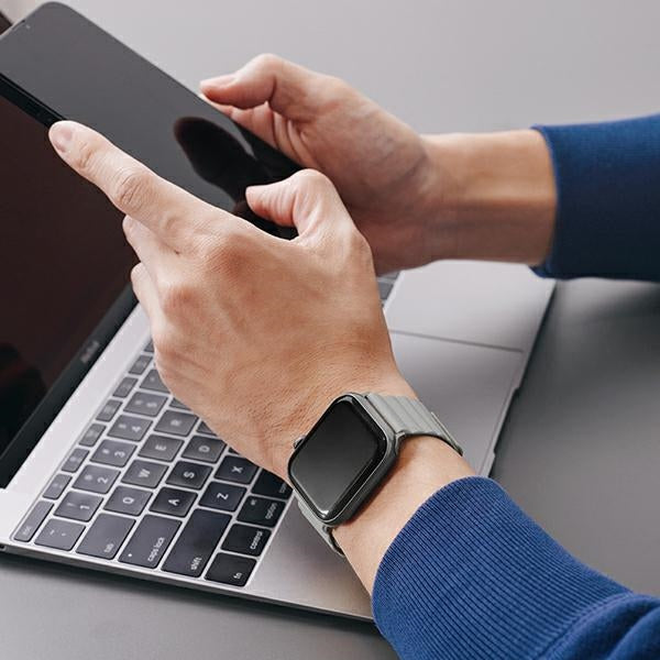 Uniq Revix Magnetic Strap for Apple Watch 42 / 44 / 45 / 49 mm - Blue-Black