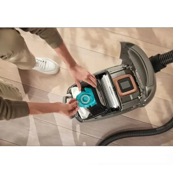 Vacuum cleaner MIELE Guard L1 Comfort Titanium (12559870) - Прахосмукачки с торбички<<<Прахосмукачки<<<Малки
