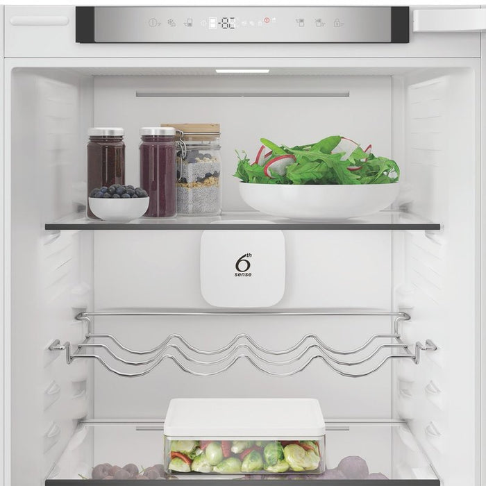 Built-in refrigerator with freezer Whirlpool WHK2 5292 B4E, 270 l, E, No Frost, Yes