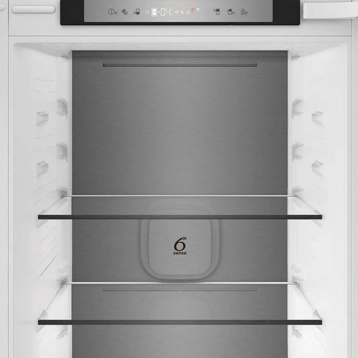 Built-in refrigerator with freezer Whirlpool WHK2 5323 B5E1, 300 l, D, No Frost, Yes