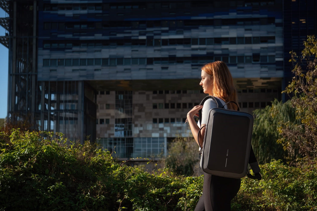 XD DESIGN ANTI-THEFT BACKPACK / BRIEFCASE BOBBY BIZZ 2.0 GREY P/N: P705.922