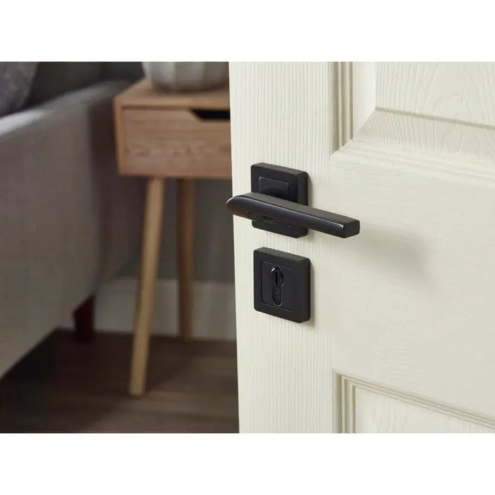 YALE SIENA DOOR HANDLE - Обков за врати<<<Обков<<<Мебели и интериор<<<Praktiker&&&Обков за врати<<<Врати и