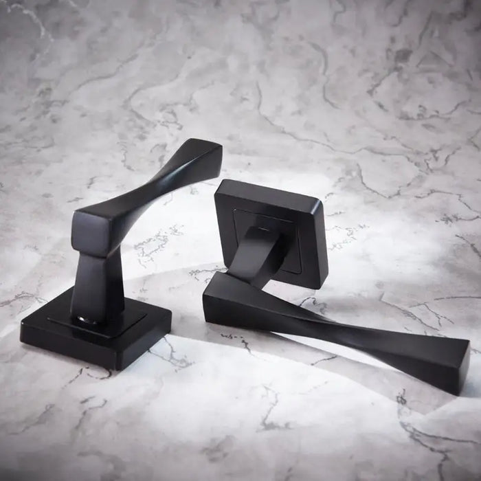 YALE VERONA DOOR HANDLE - Обков за врати<<<Обков<<<Мебели и интериор<<<Praktiker&&&Обков за врати<<<Обков<<<Инструменти