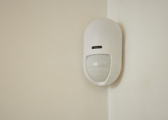 Yale Indoor Motion Sensor Infrared sensor Wireless Wall White