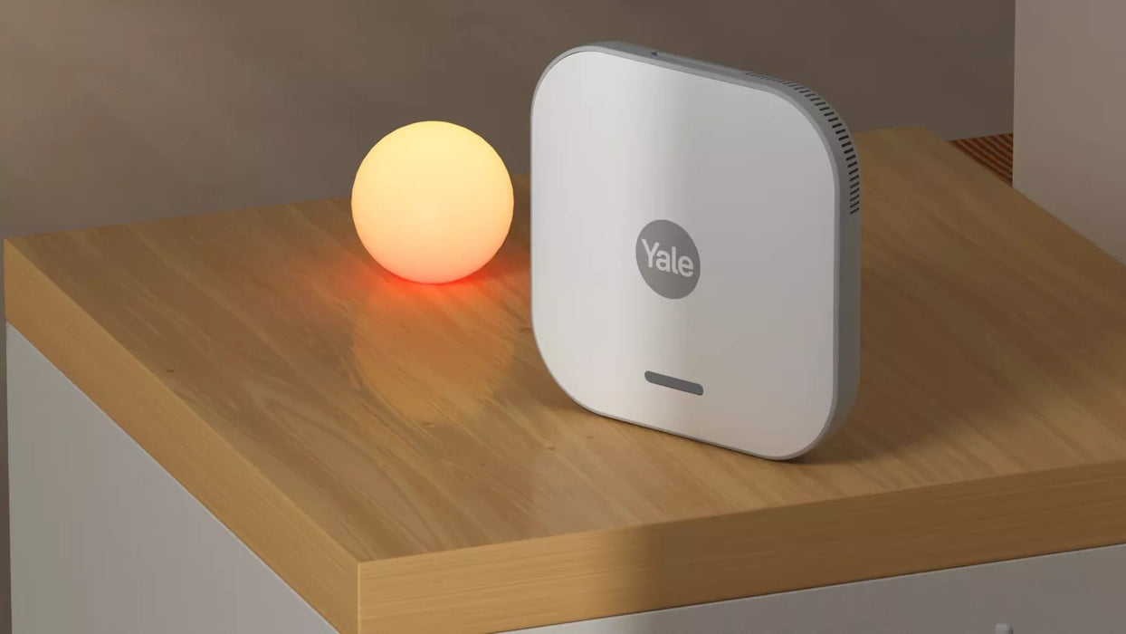 Yale Smart Alarm Starter Kit 7 items - Control Panel, Keypad, Remote Control, 2x Motion Sensor, 2x Window/Door Sensor