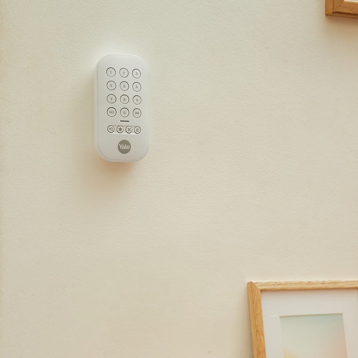 Yale Smart Alarm Starter Kit 7 items - Control Panel, Keypad, Remote Control, 2x Motion Sensor, 2x Window/Door Sensor