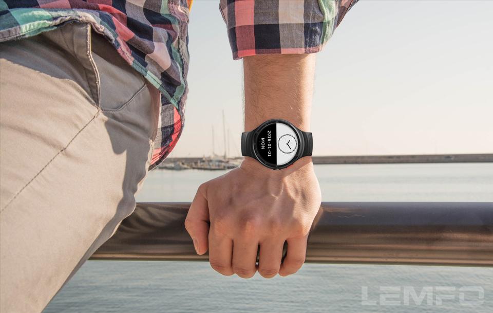 A smart watch camera LEMFO LES1 Android 5.1 MTK6580 1GB + 16GB